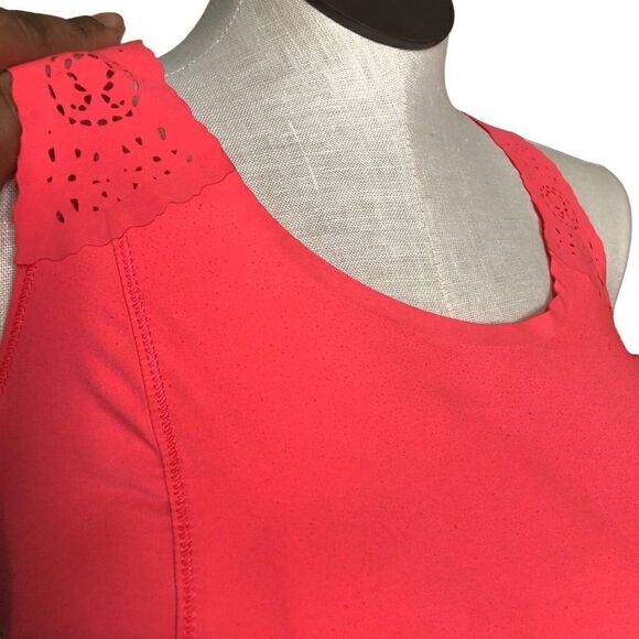 Lululemon Run A Marathon Singlet
Flash Laser Cut Neon Pink Size 8 - Picture 9 of 10